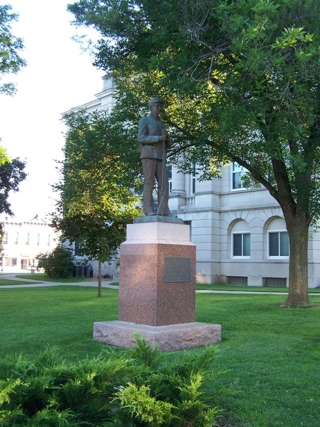Sigourney, IA: Civil War Statue - Sigourney, Iowa city square