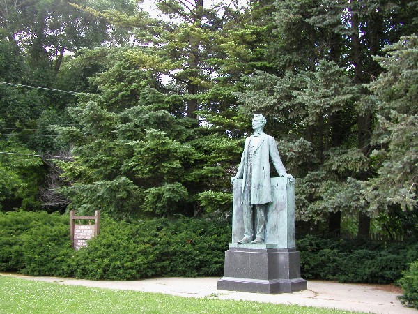 Urbana, IL: "Lincoln The Lawyer" statue at Carle Park