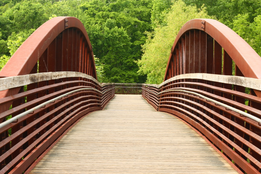 Murfreesboro, TN: A bridge crossing over a part of the Stones River along the Greenway.