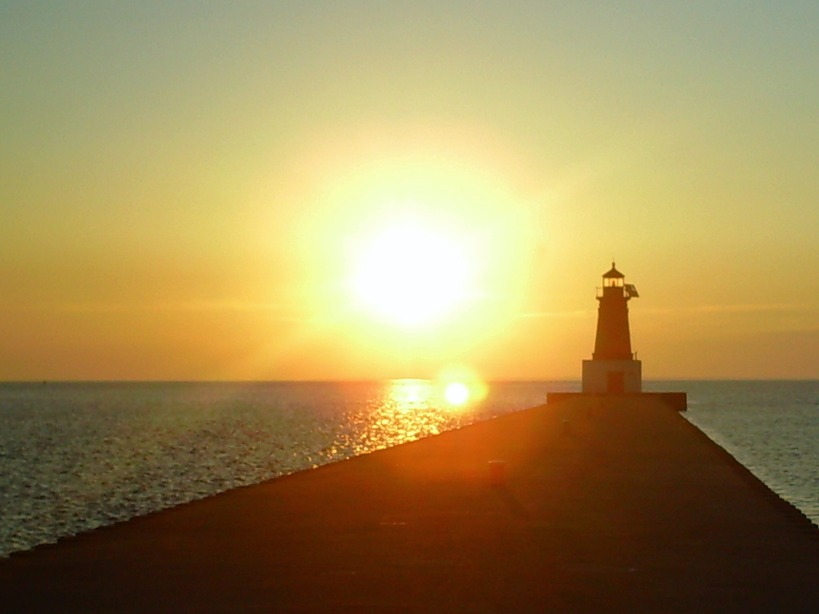 Menominee, MI: Menominee, MI Lighthouse. Very nice sunrise that day!
