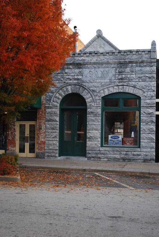 Elberton, GA: Old Bank Building on the square in Elberton