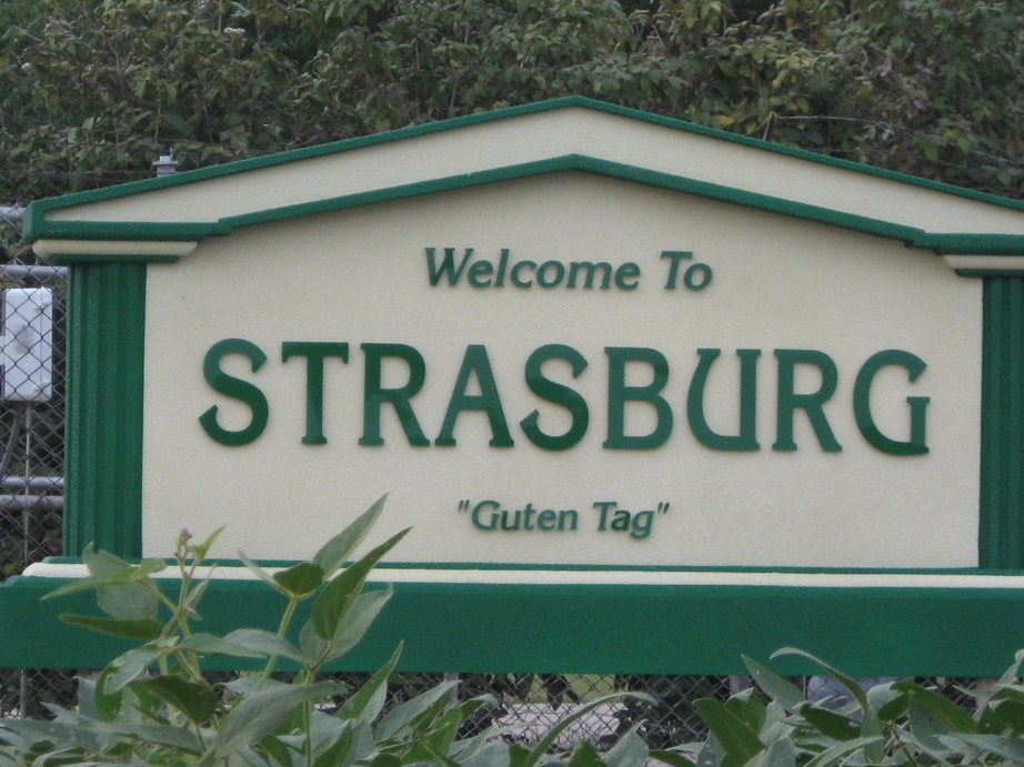 Strasburg, IL: Town sign