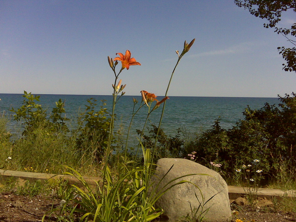 Manitowoc, WI: Lake Michigan shore in Manitowoc