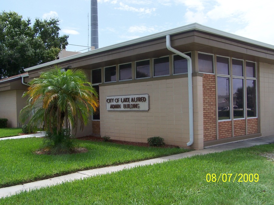 Lake Alfred, FL: Lake Alfred City Administration Building