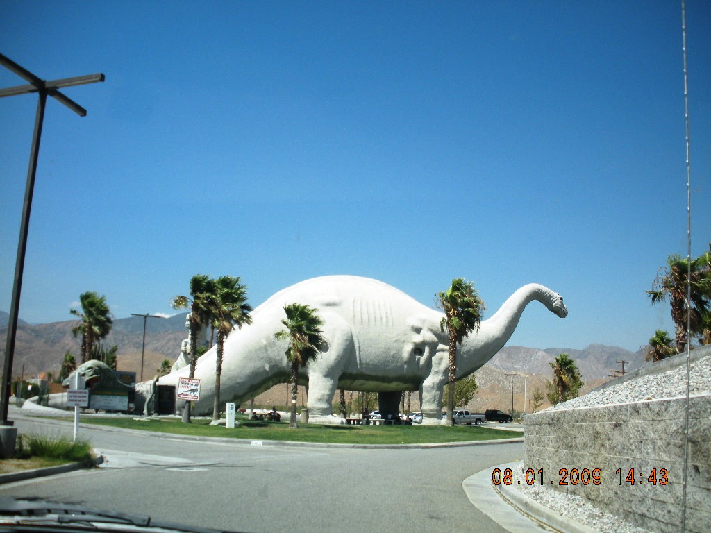 Cabazon, CA: Dinosaur Park, Main Street @ I-10 exit