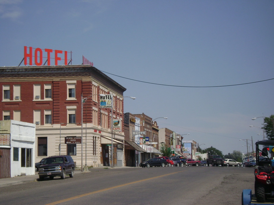 Forsyth, MT: looking east on main street