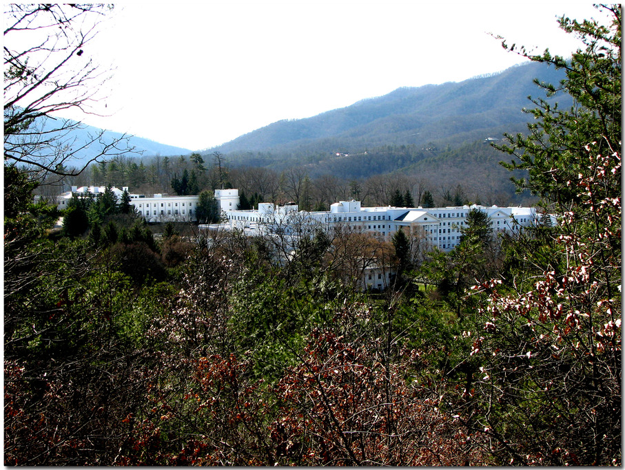 White Sulphur Springs, WV: WORLD FAMOUS "THE GREENBRIER" - HOTEL NESTLED WITHIN THE MOUNTAINS OF WEST VIRGINIA - WHITE SULPHUR SPRINGS, WV
