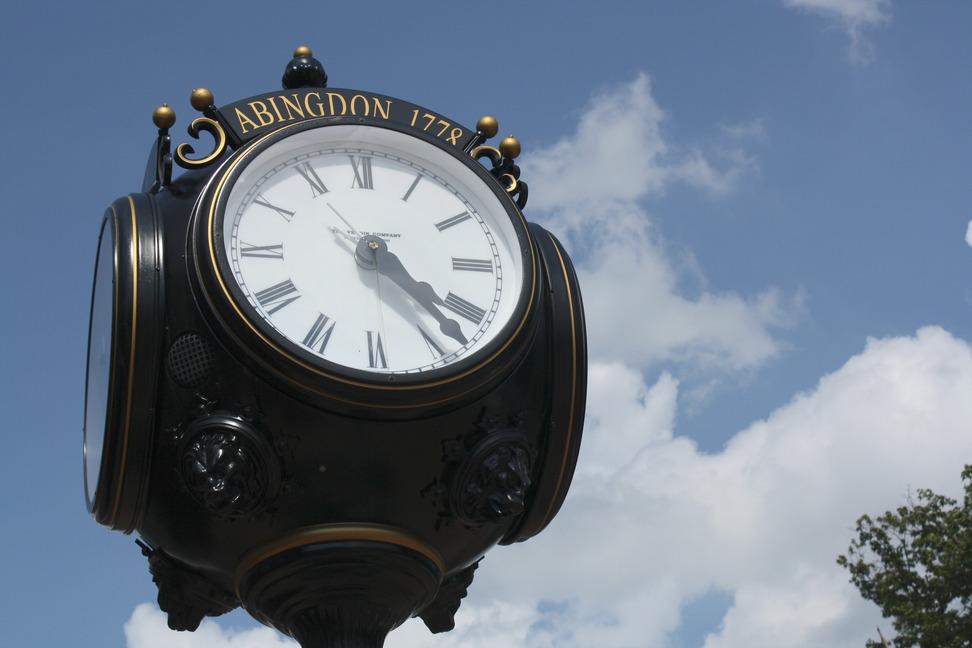 Abingdon, VA: Clock at Town Hall