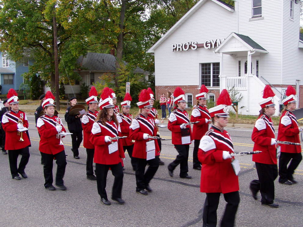Vandercook Lake, MI: Marching band in homecoming parade
