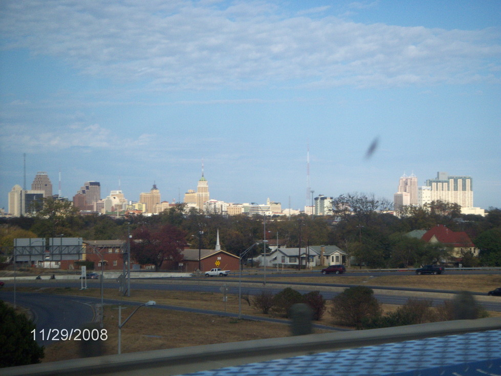San Antonio, TX: View of the San Antonio skyline from I-10