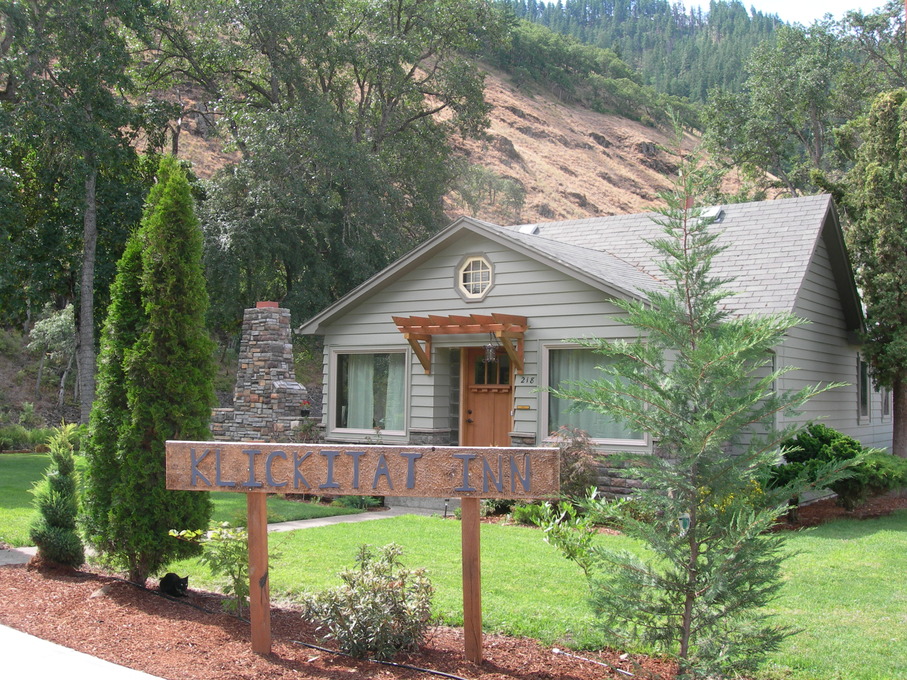 Klickitat, WA: Klickitat riverfront Inn/ on and around the property