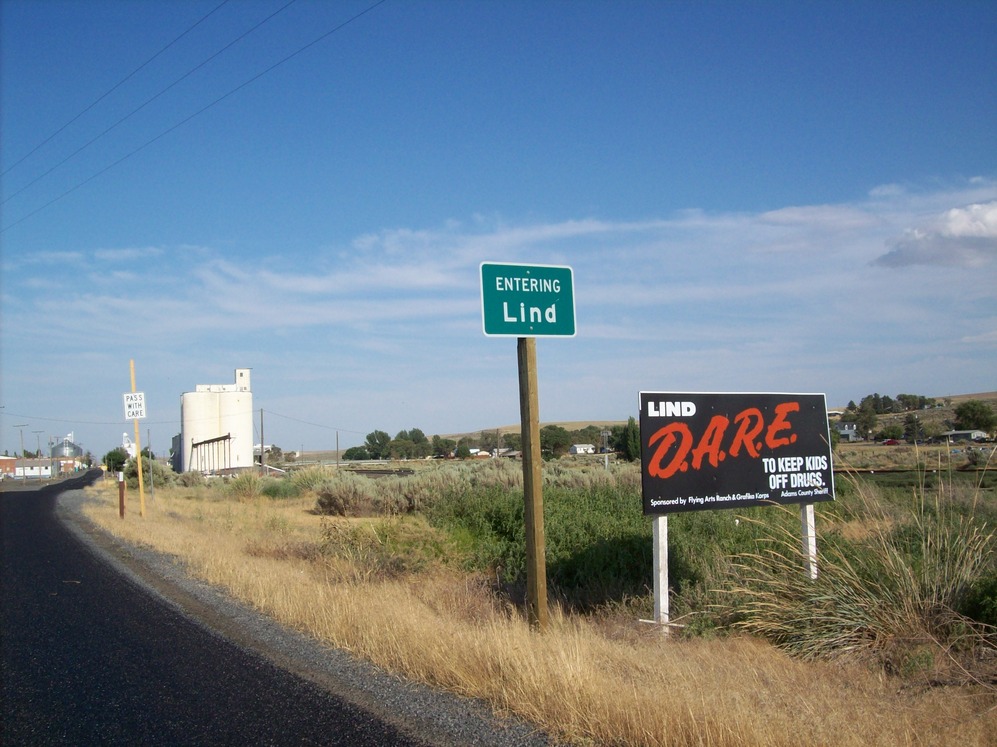 Lind, WA: Eastbound entering Lind