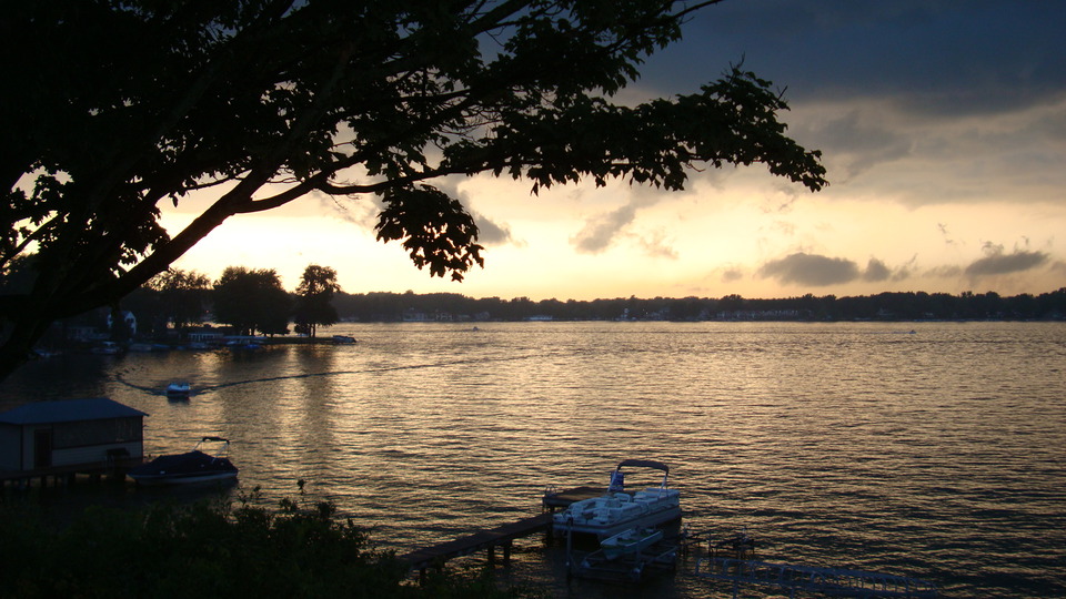 Watervliet, MI: Here comes the rain across the lake
