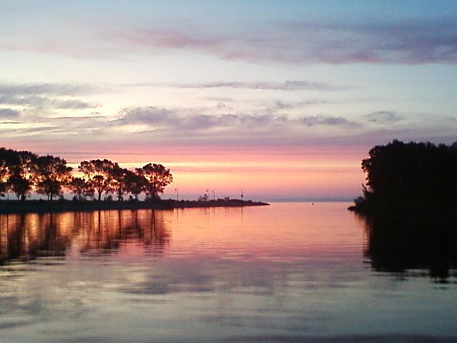 Escanaba, MI: The mouth of Escanaba harbor