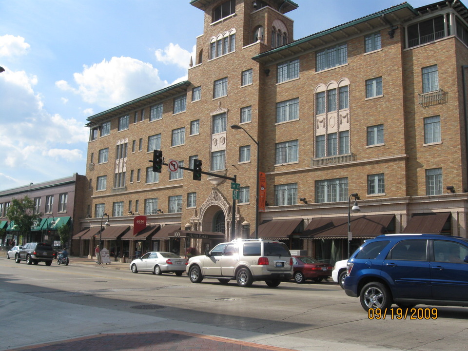 St. Charles, IL: Hotel Baker - Route 64 and the river front
