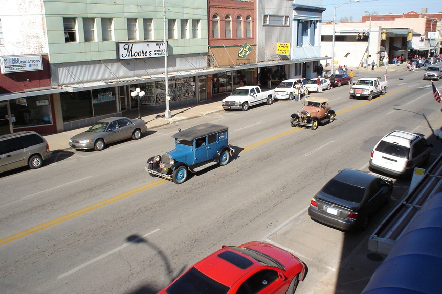 Blackwell, OK: Oklahoma Avenue and Main St. in Blackwell looking West