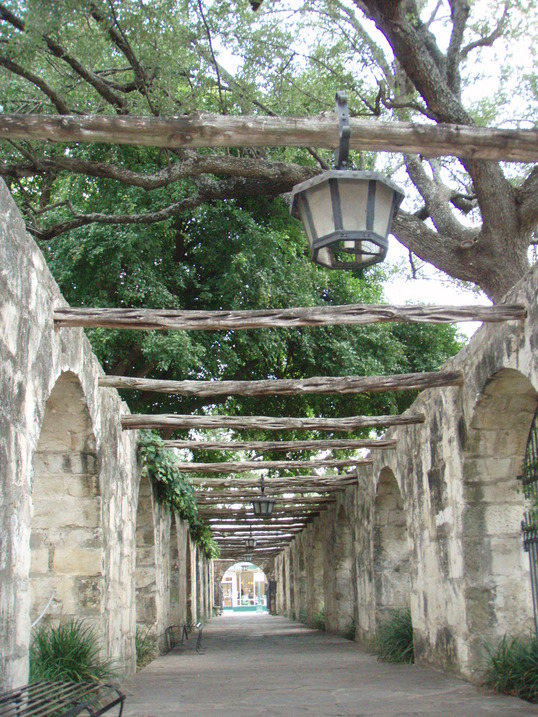 San Antonio, TX: Walkway at the Alamo