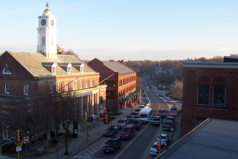 Plymouth, MA: The Plymouth Central Post Office and Main St Ext. taken from the roof of M&Ms