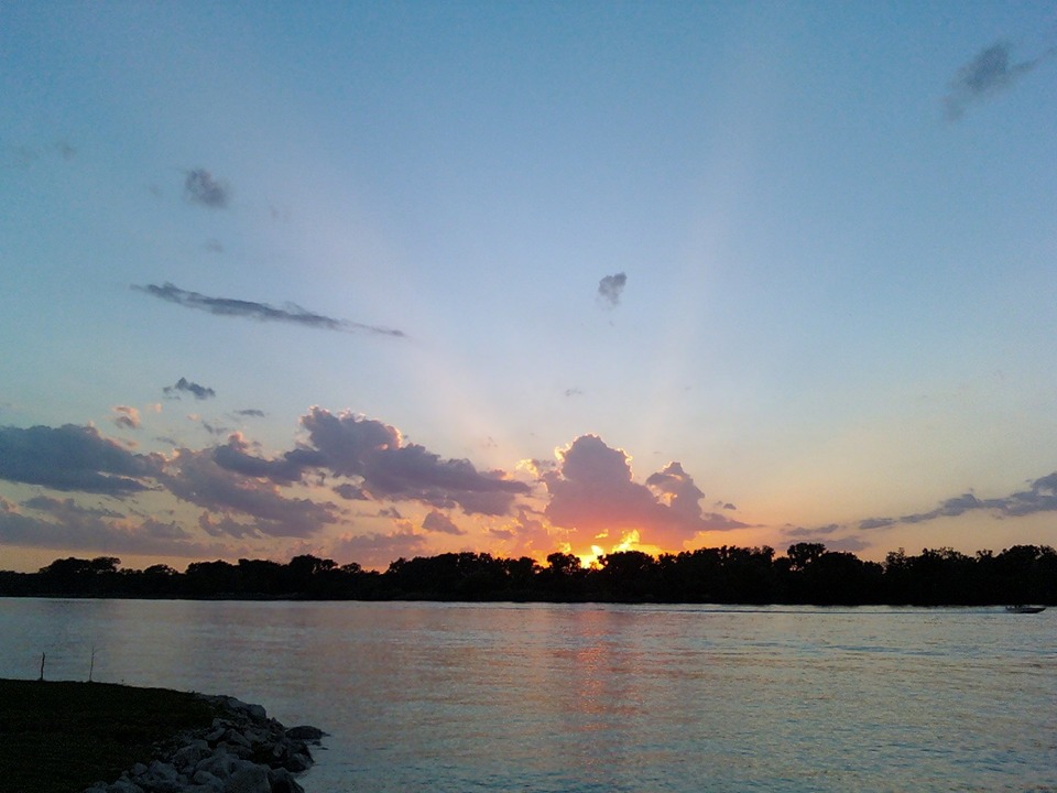 Carter Lake, IA: facing Northwest from wavecreast park