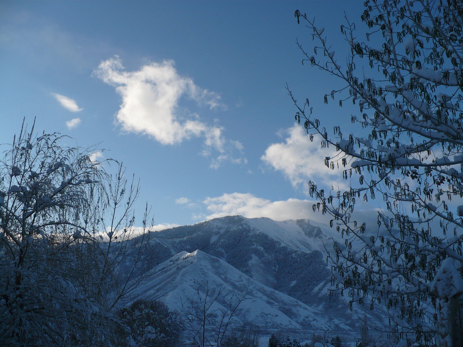 Mapleton, UT: April Snow on Maple Mtn