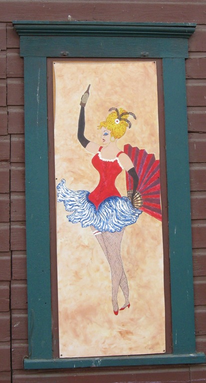 Echo, OR: Dancing Girl Mural on Echo Tavern Building