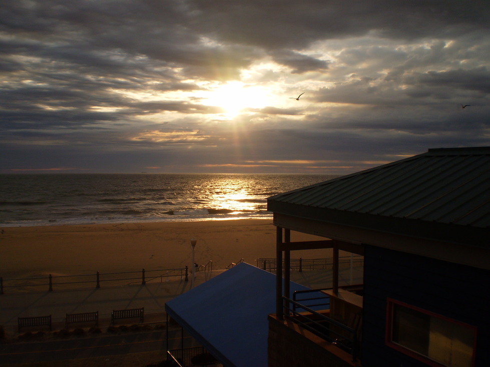 Virginia Beach, VA: Virginia Beach ocean front early morning