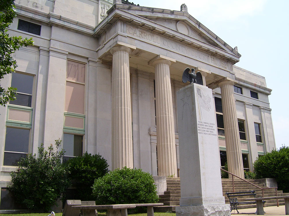 Huntingdon, TN: Carroll County Courthouse in downtown Huntingdon, Tennessee