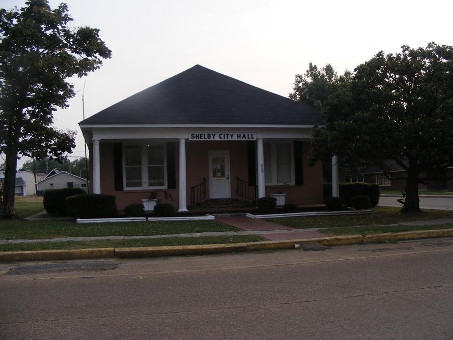 Shelby, MS : The City Hall, formerly the public library, in Shelby ...