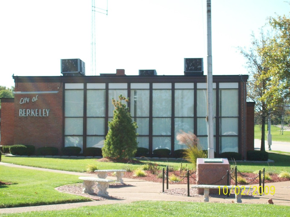 Berkeley, MO : Berkeley City Hall photo, picture, image (Missouri) at ...