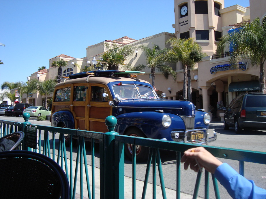 Huntington Beach, CA: Cruisin' on Main Street