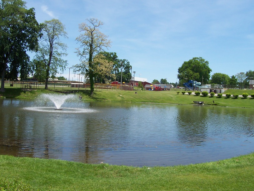 Brownstown, IN: Brownstown Town Park pond and fountain