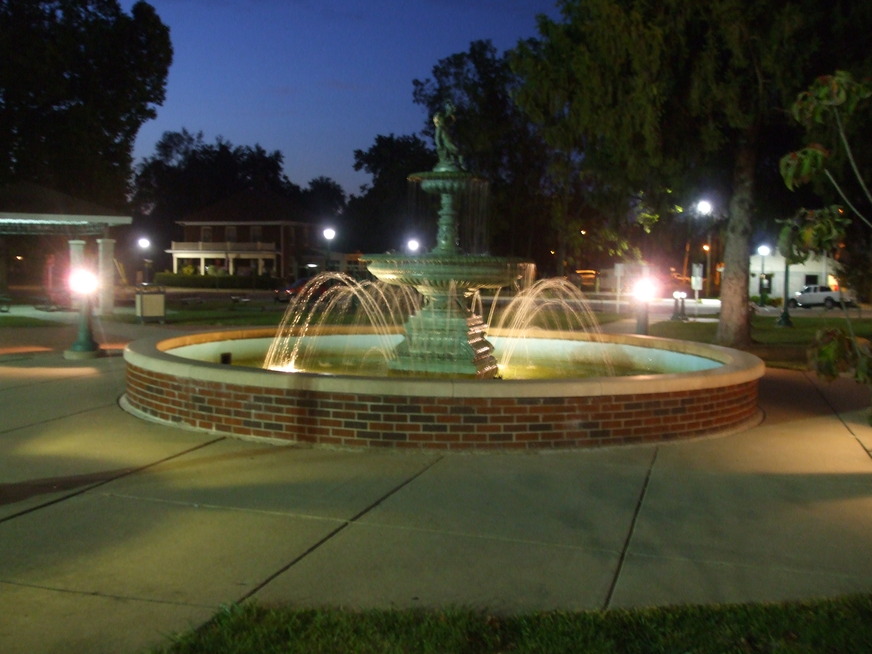 Orleans, IN: Fountain at night