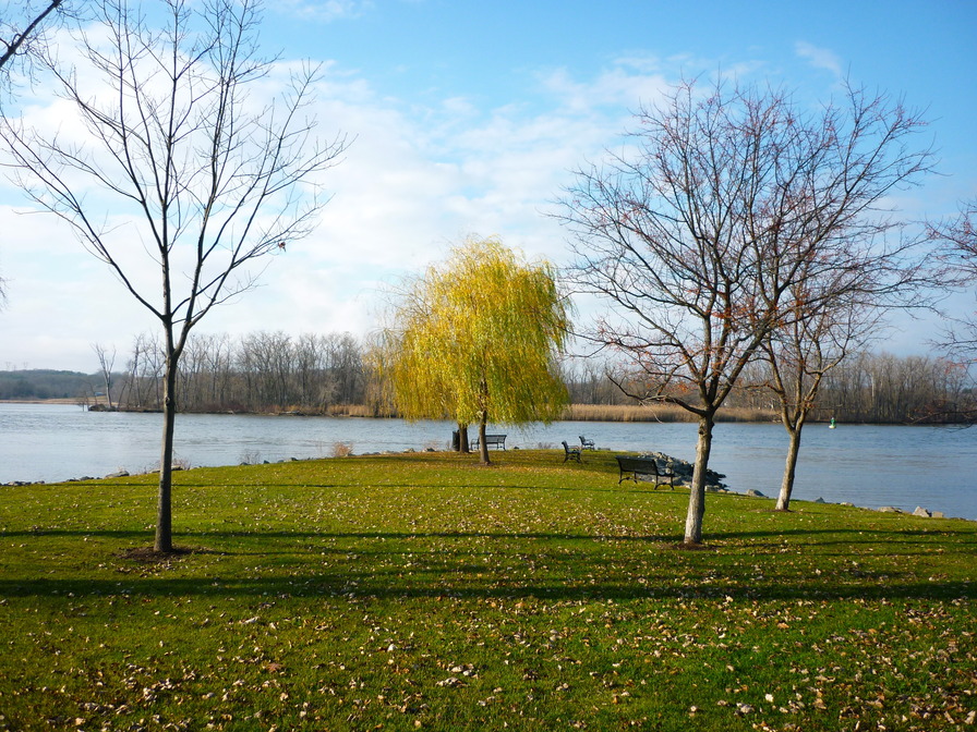 Hudson, NY: View of the Hudson River in Hudson, NY