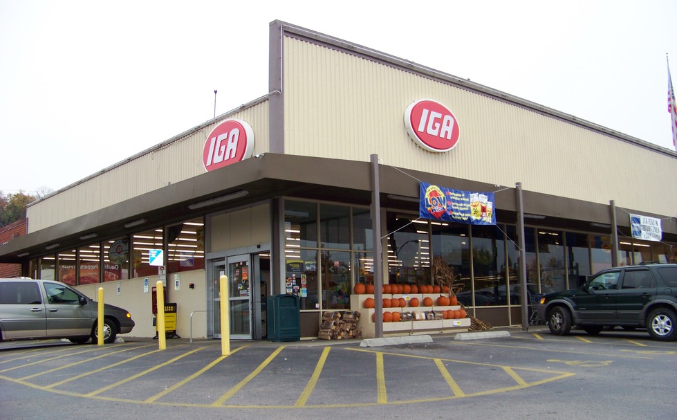 Reading, OH: Local IGA in Reading