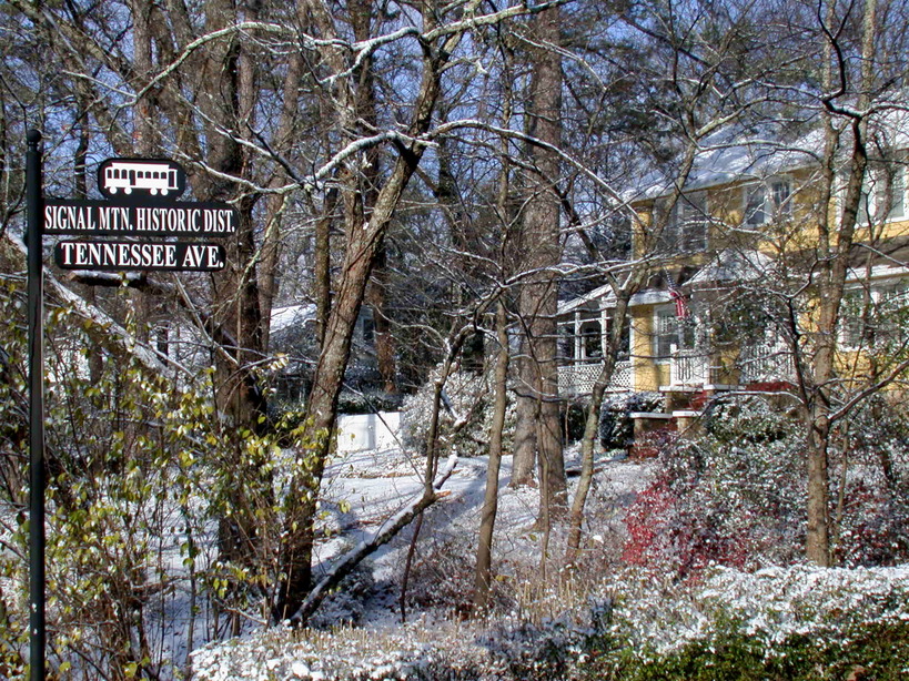 Signal Mountain, TN: First snow on Signal Mountain 12-5-2009. Intersection of Signal Mountain Boulevard and Tennessee Avenue