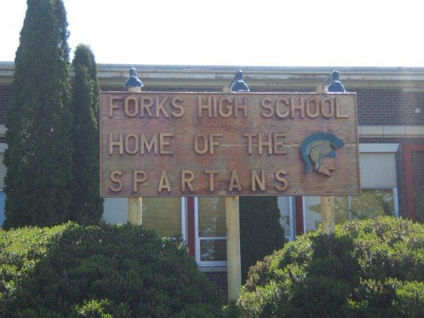 Forks, WA: Forks High school sign