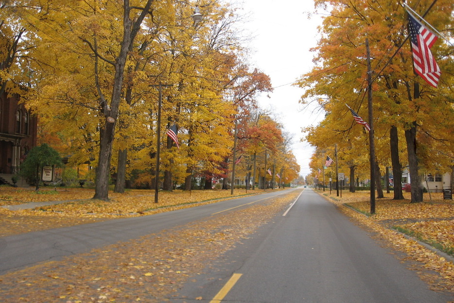 Union City, MI: Down Union City's main street in the autumn