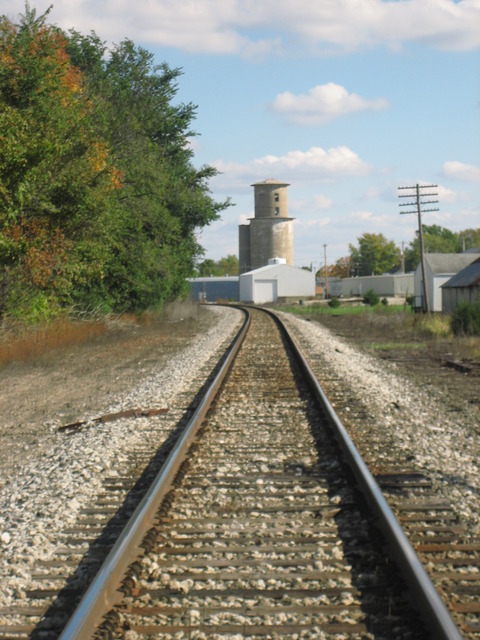 Sheffield, IL: Railroad tracks in sheffield