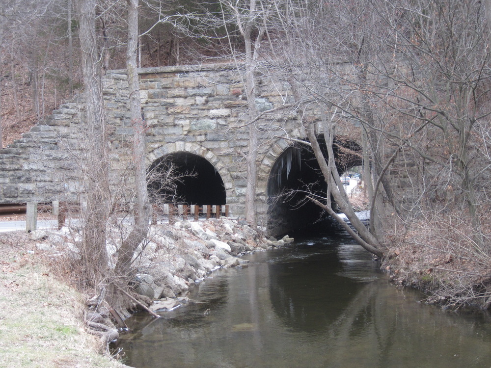 Ogdensburg, NJ: Backwards Tunnel - Under the former rail road tracks, with a wider opening over the Wallkill for river trafic in the old days.