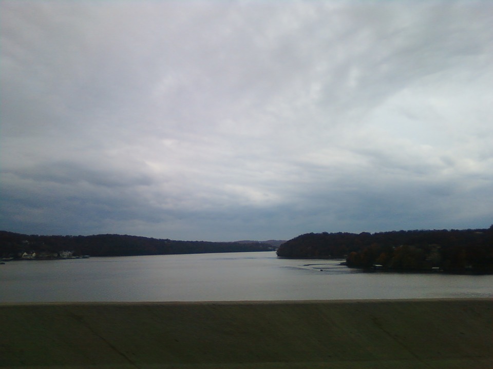 Gravois Mills, MO: Great picture of the lake, over a bridge