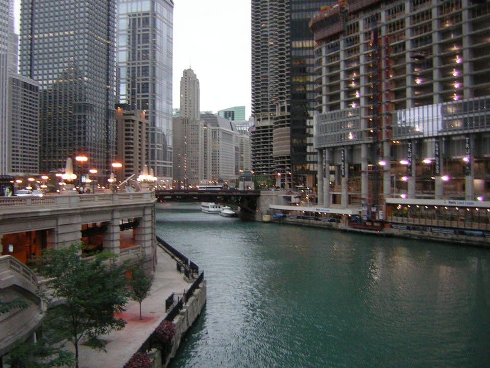 Chicago, IL: River through chicago