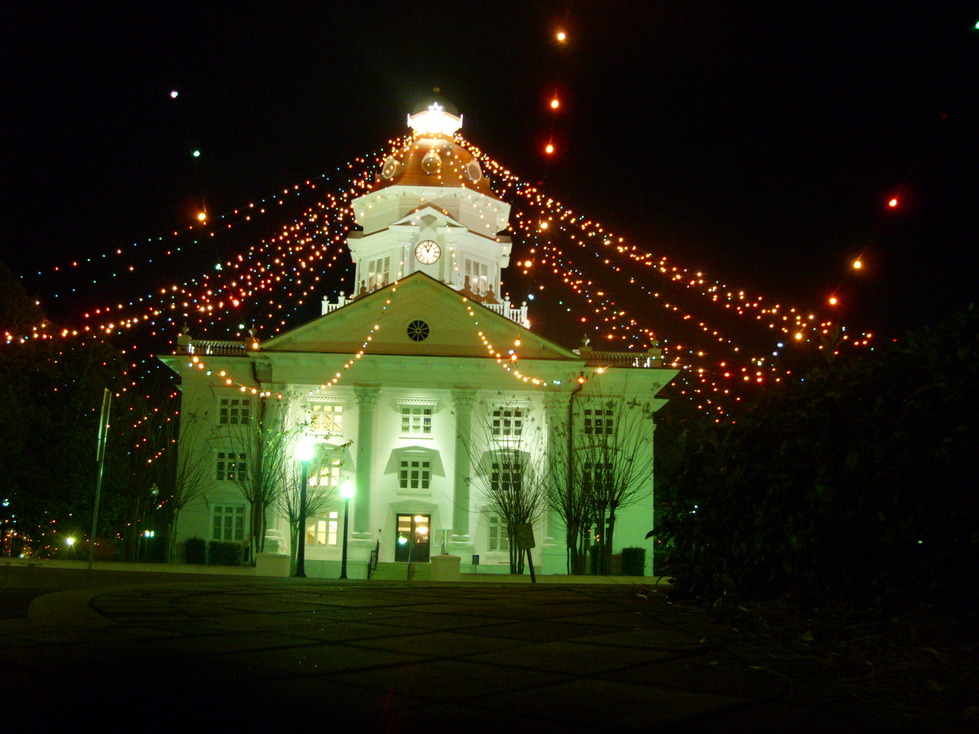 Moultrie, GA: Downtown Courthouse at Christmas