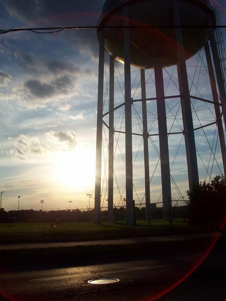 Bloomington, IL: Water tower off Main Street by ISU stadium.