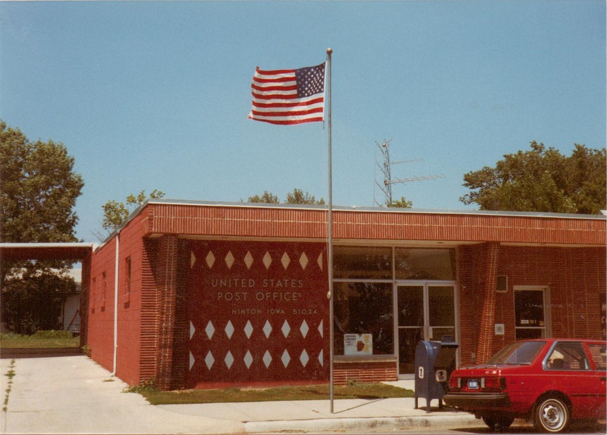 Hinton, IA: POST OFFICE