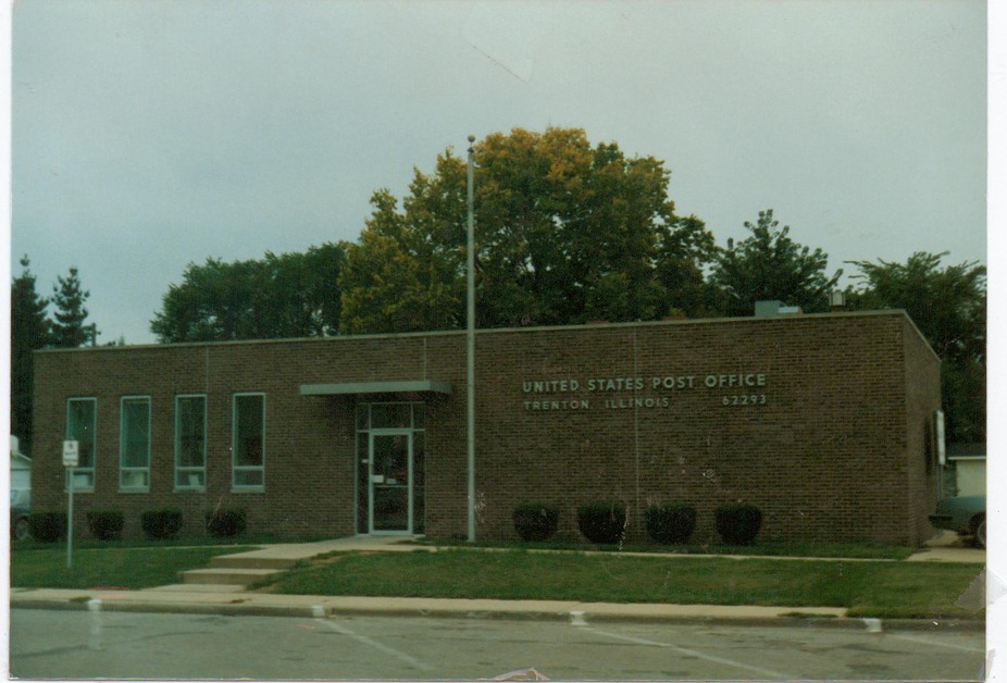 Trenton, IL: POST OFFICE