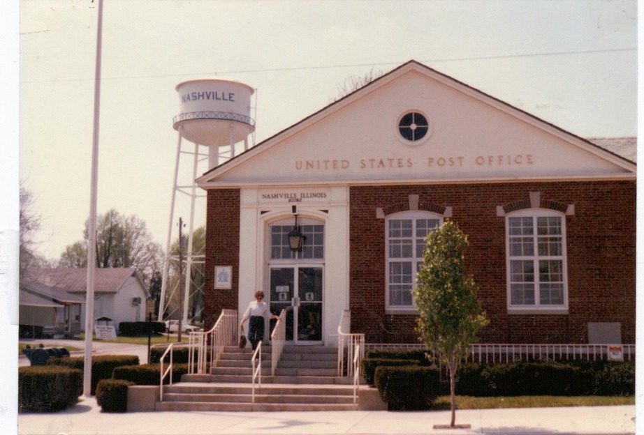 Nashville, IL: POST OFFICE & WATER TOWER