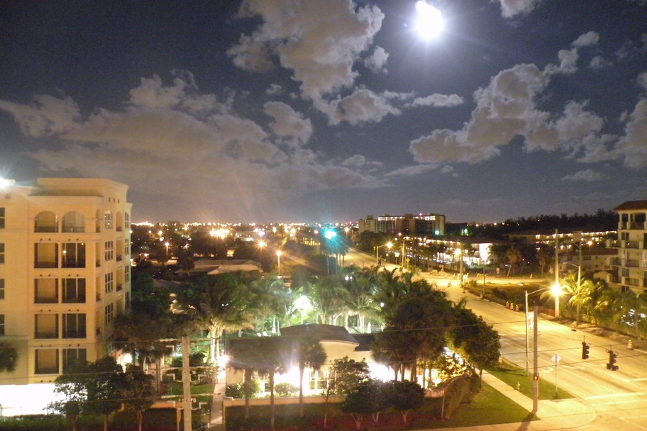 Fort Lauderdale, FL: Fort Lauderdale - Night city shot from Confort Inn hotel