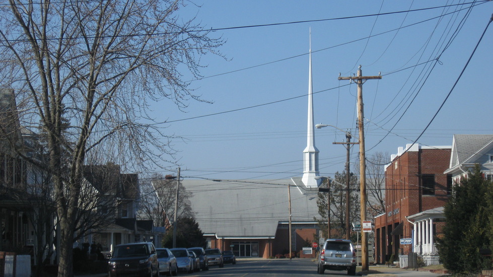 Seaford, DE: Side street in Seaford, Delaware