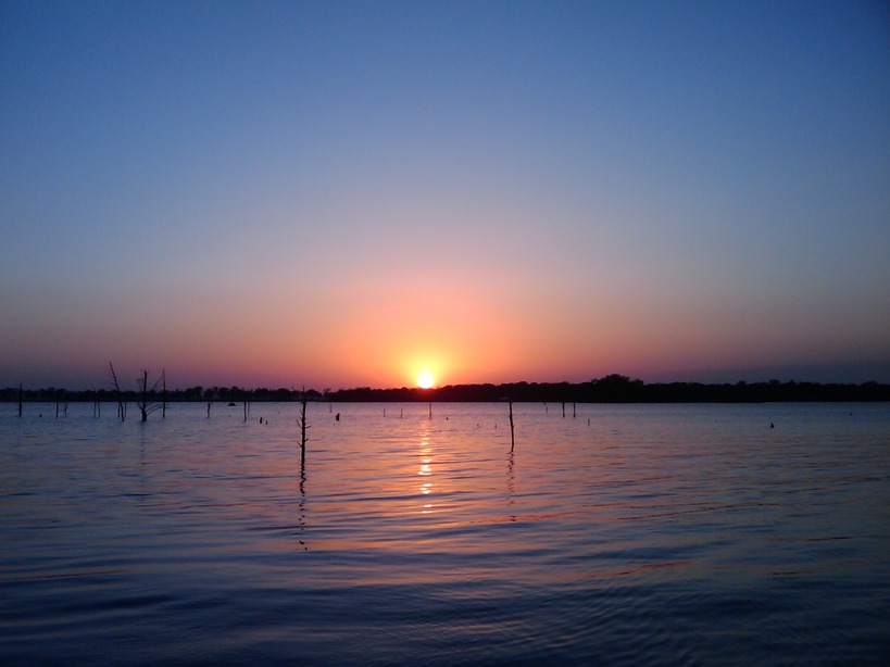 Alba, TX: Picture of sunset on Lake Fork - I was in a boat by the dam