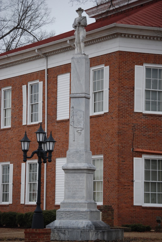 Charleston, MS: Memorial Monument